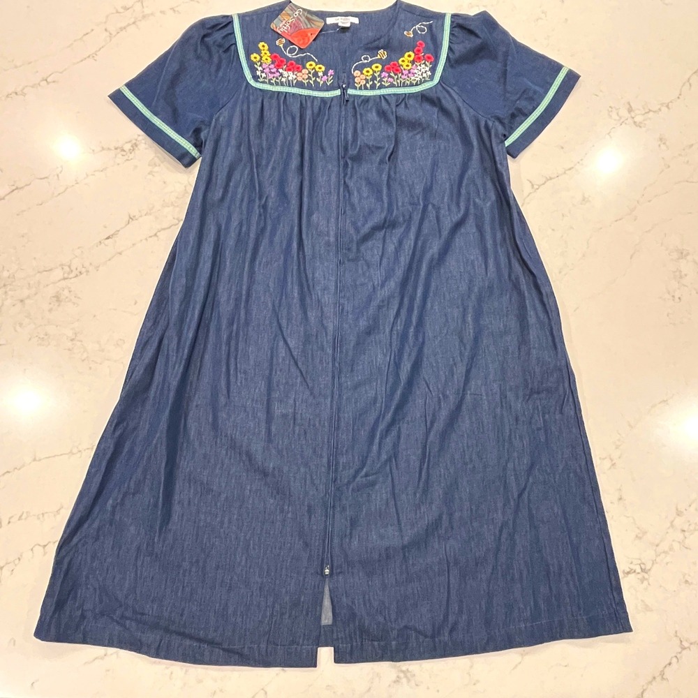 Go Softly NEW Cotton Chambray Patio House Dress M Muumuu Embroidered Floral Bee